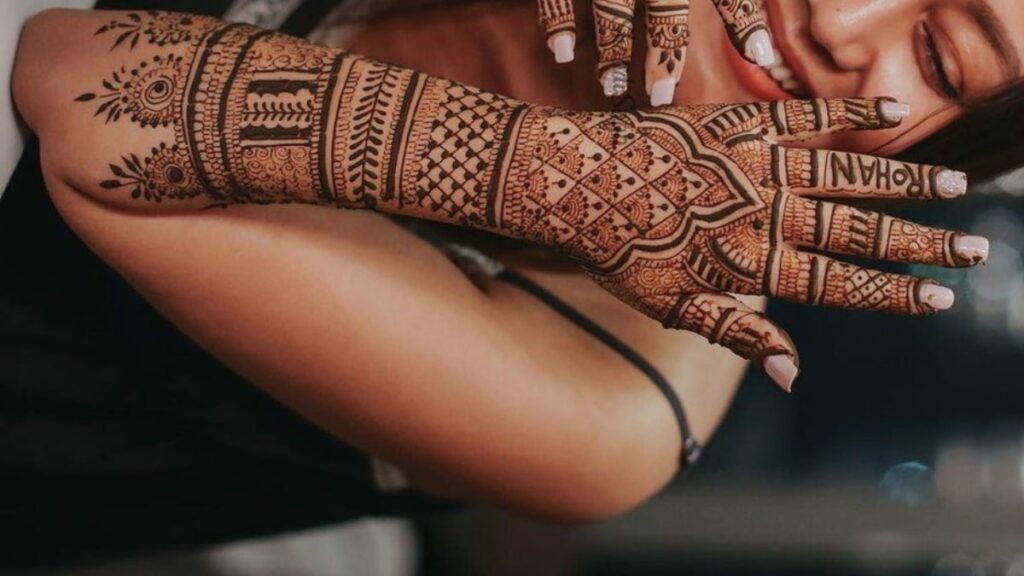 trending mehandi design