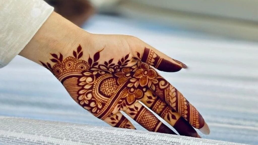 Simple Back Hand Mehndi Designs for Beginners