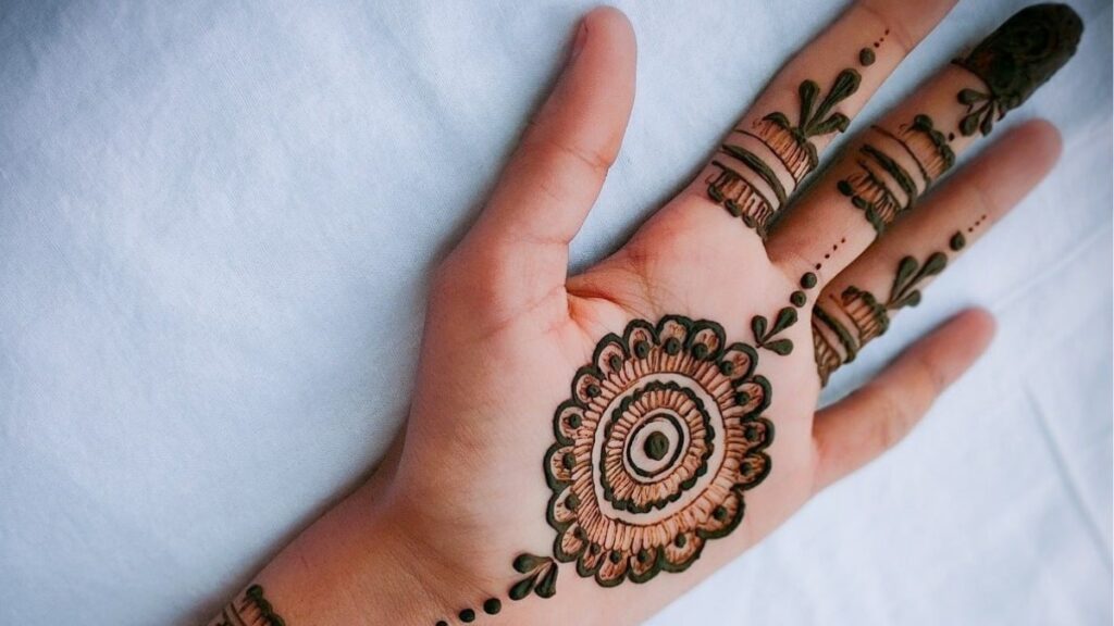 Simple Back Hand Mehndi Designs for Beginners