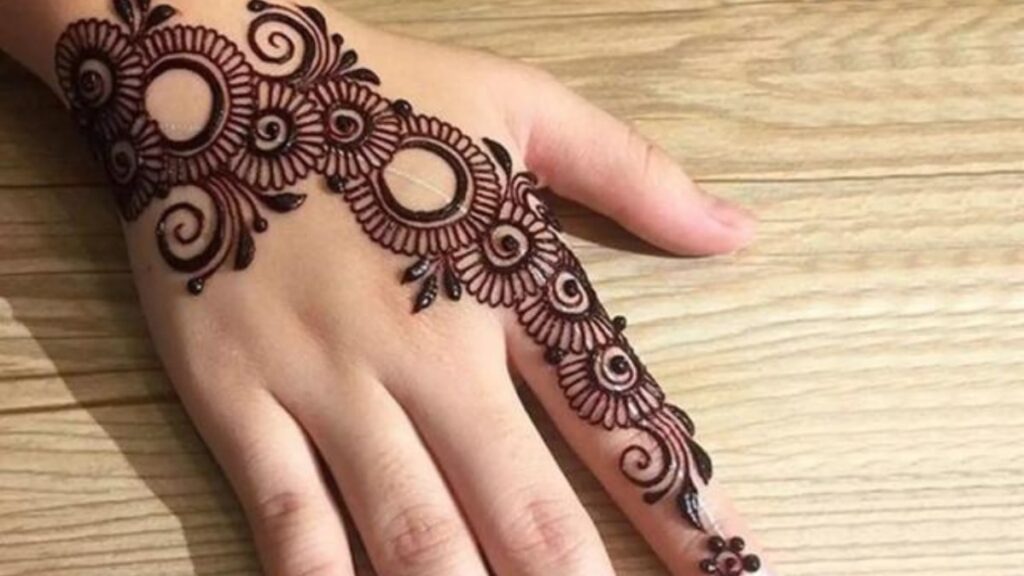 mehandi lgane ka tarika