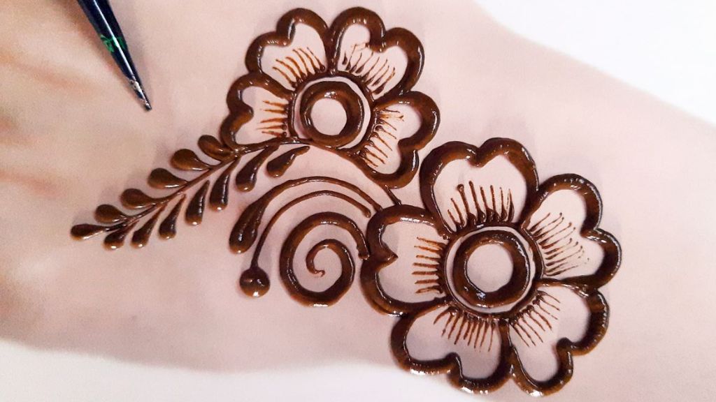 Simple classical Arabic mehndi design 