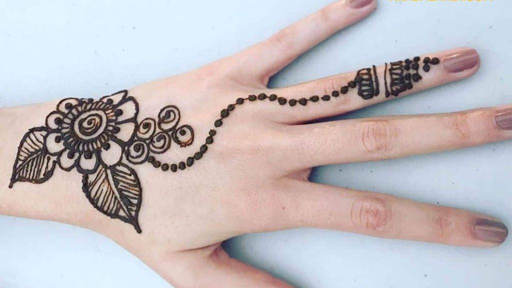 Simple chain mehndi design