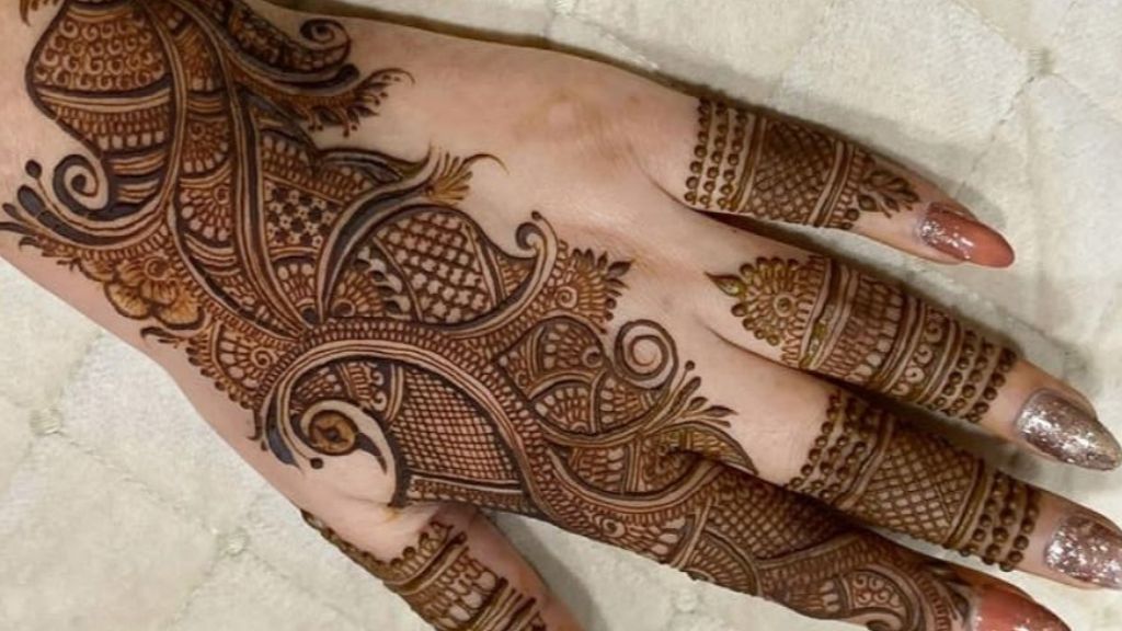 Simple Arabic Mehndi Design