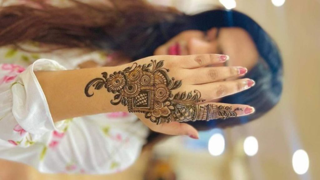 Modern Back Hand Mehndi Designs