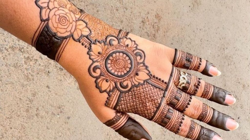 Easy back Hand Mehndi Design