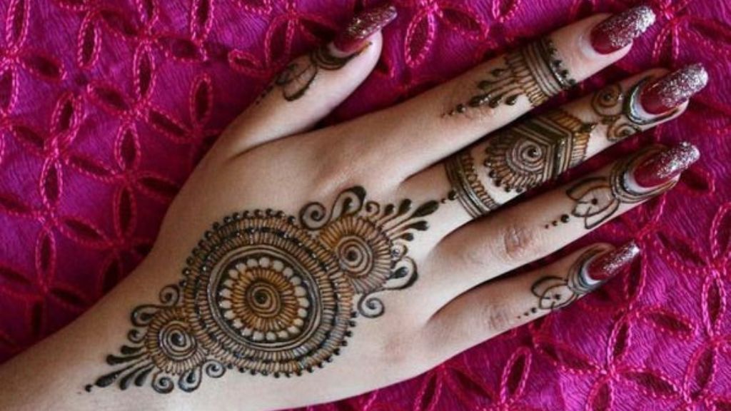 Simple Arabic Mehndi Design