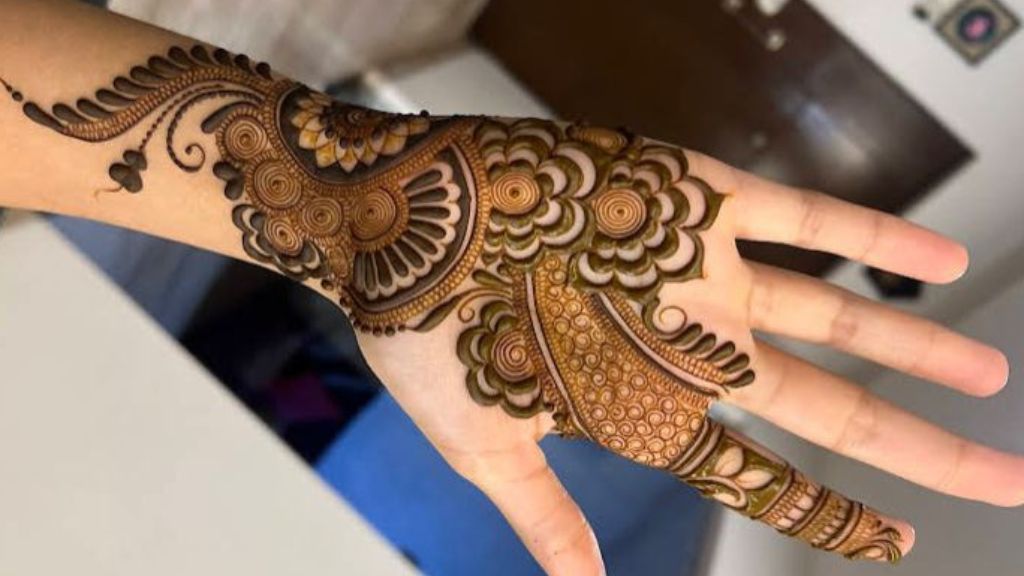 Simple Arabic Mehndi Design