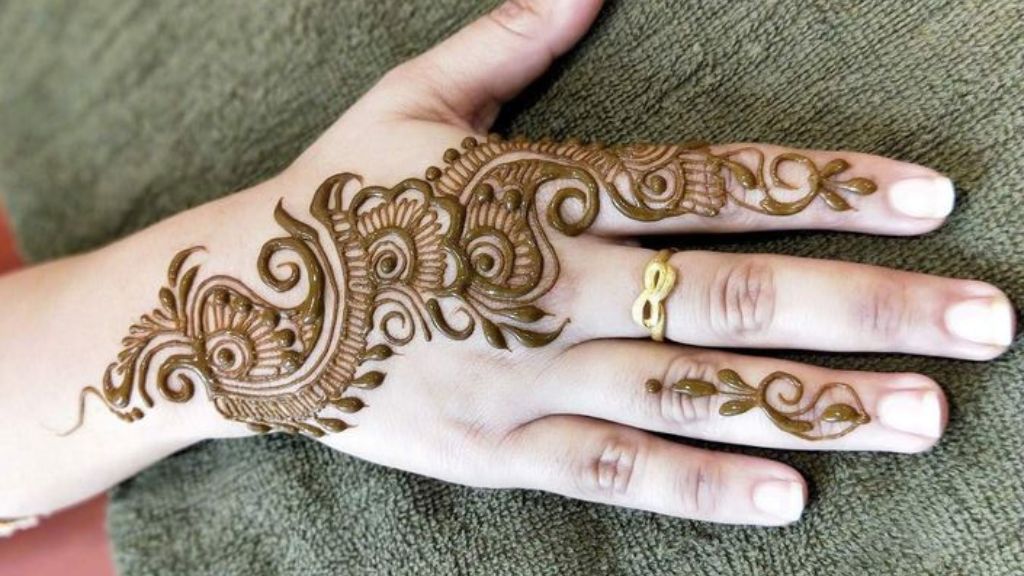 Simple Arabic Mehndi Design