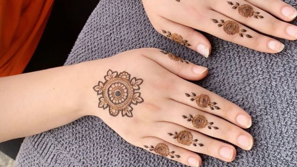 Easy back Hand Mehndi Design