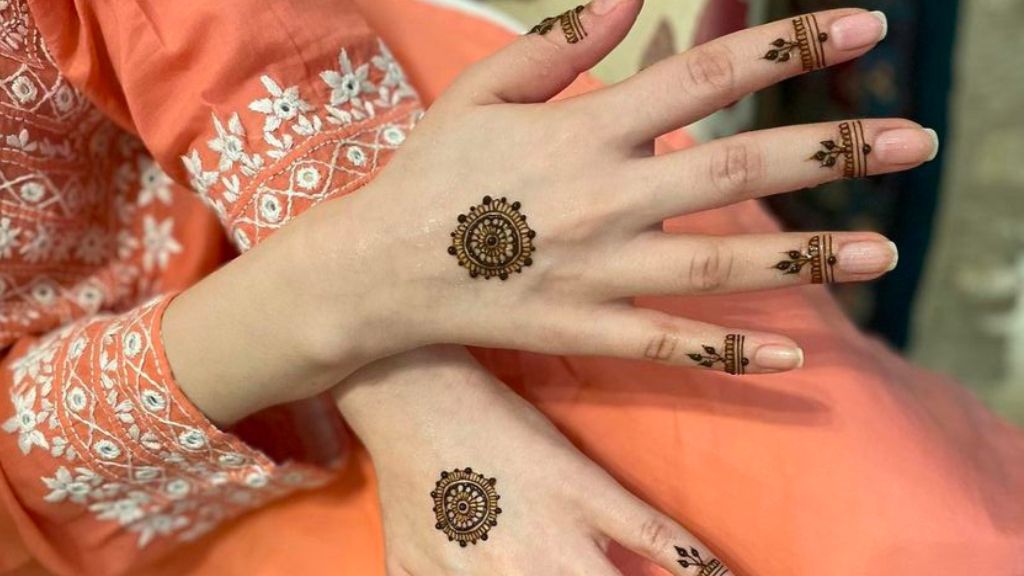 Easy back Hand Mehndi Design