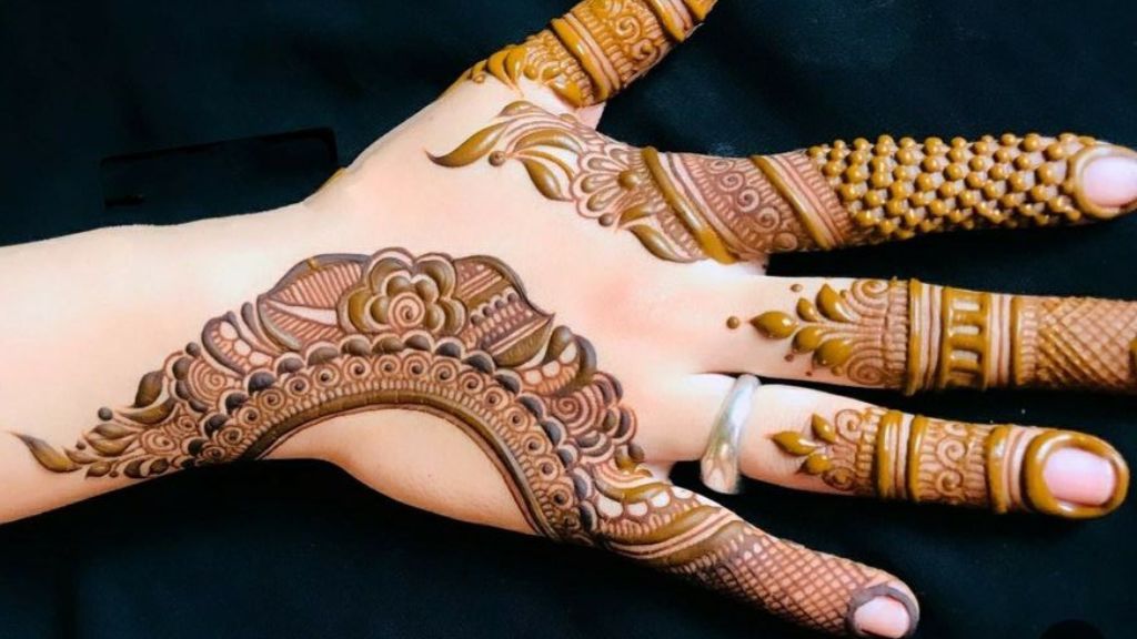 Simple Arabic Mehndi Design