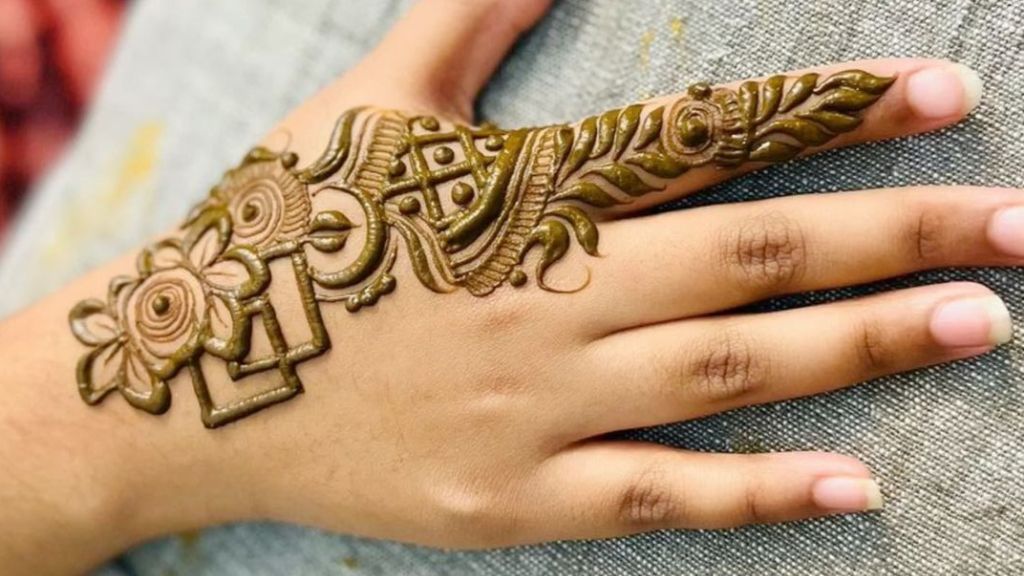 Simple Arabic Mehndi Design