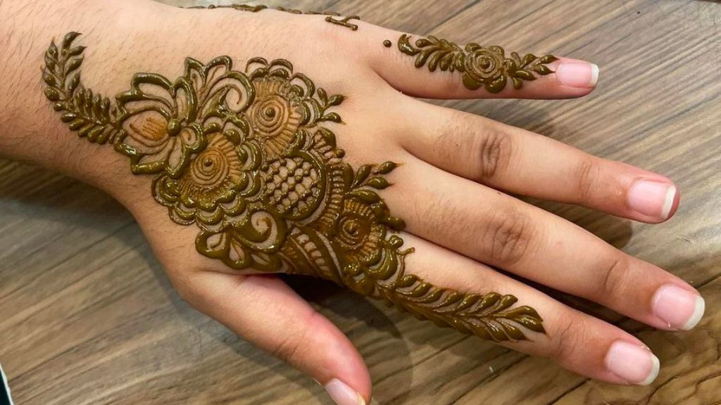 Simple Arabic Mehndi Design