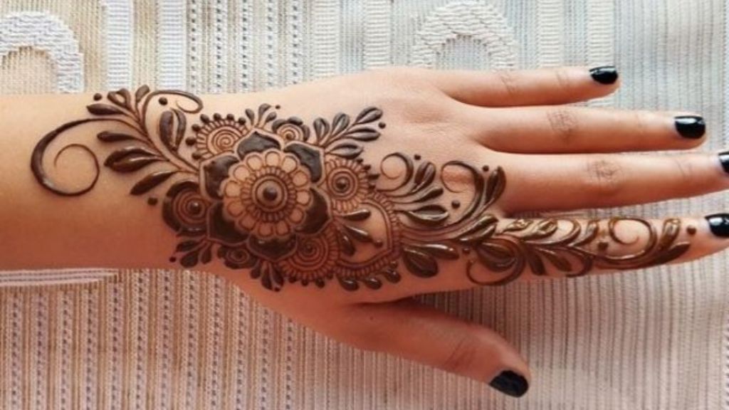 Simple Arabic Mehndi Design