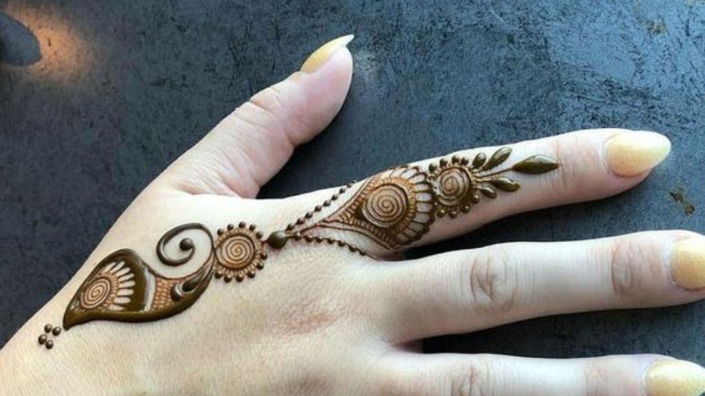 Simple Arabic Mehndi Design