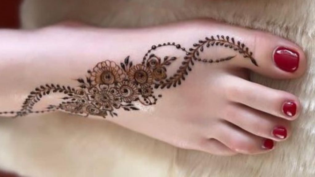 Simple Arabic Mehndi Design