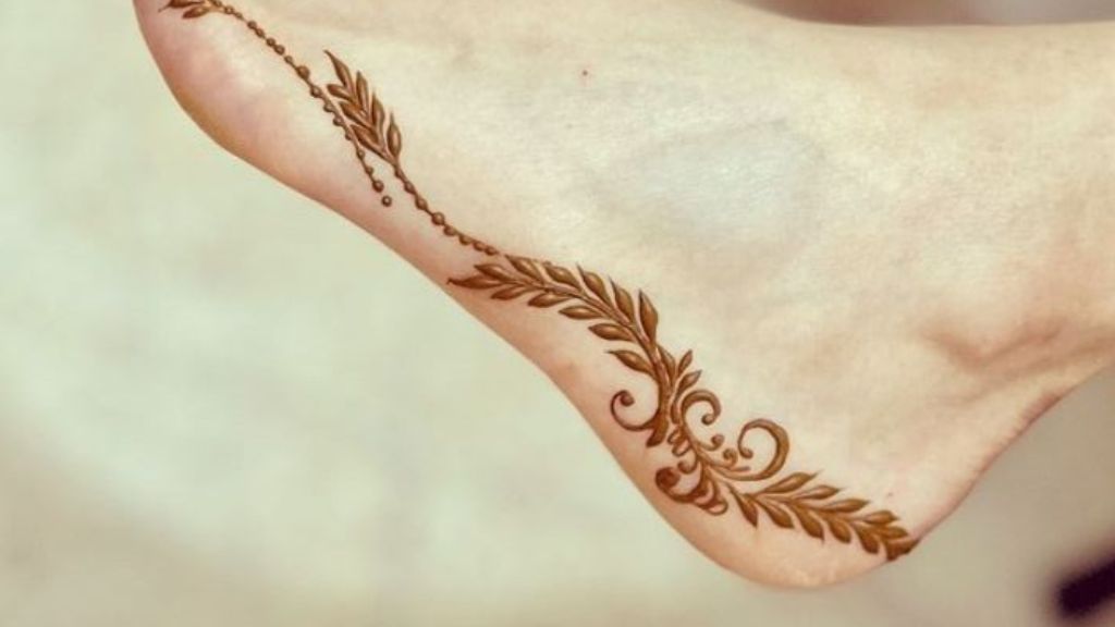 Simple Arabic Mehndi Design