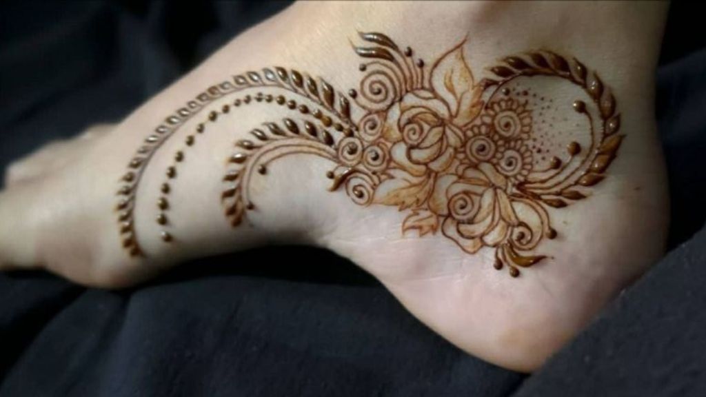 Simple Arabic Mehndi Design