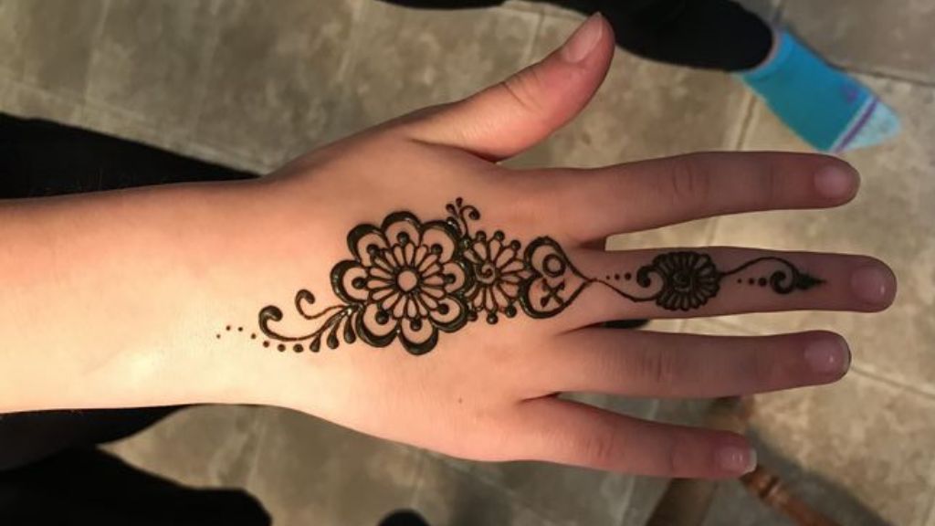 Simple Arabic Mehndi Design