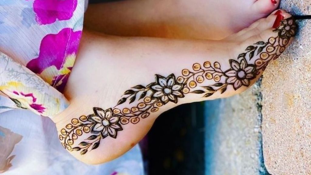 Simple Arabic Mehndi Design