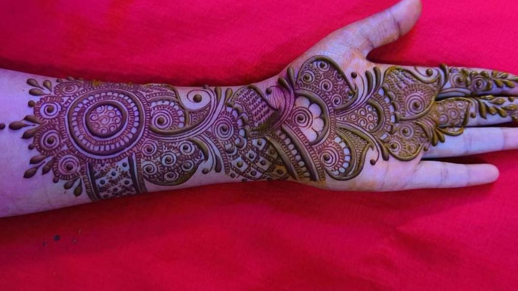 Simple Arabic Mehndi Design