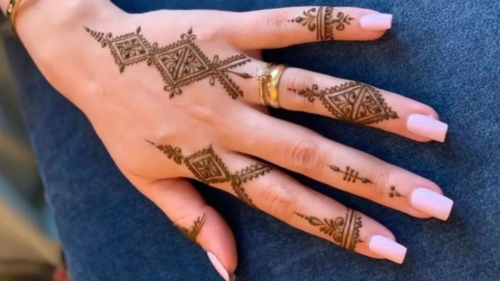 Minimalist Mehendi Designs