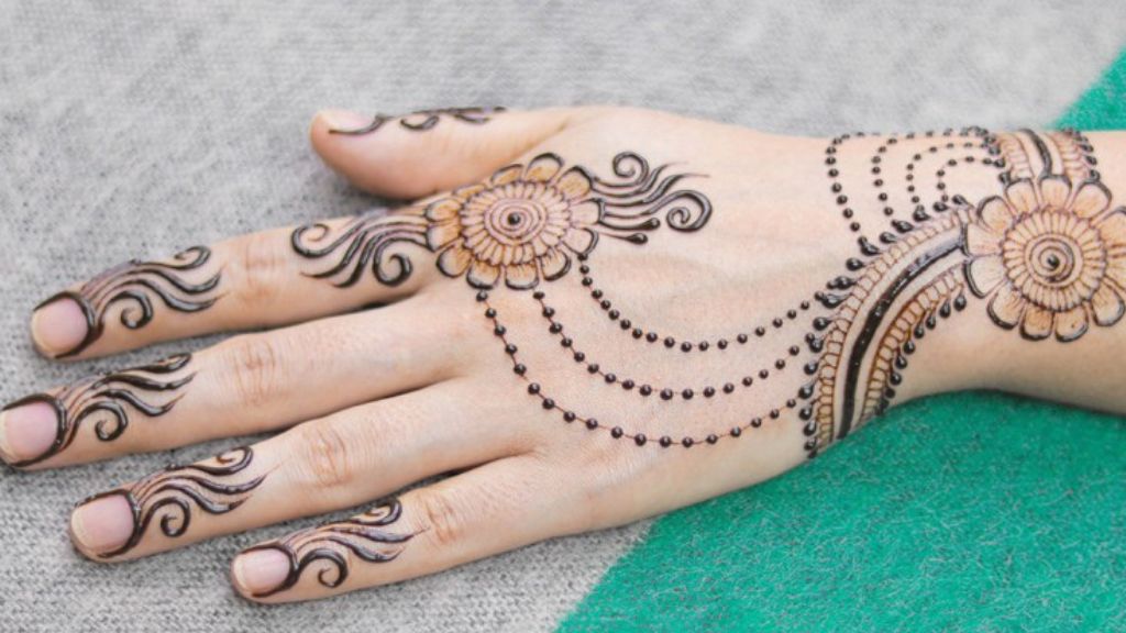 Latest Arabic mehndi design