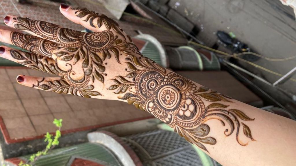 Unique Arabic Mehndi Design