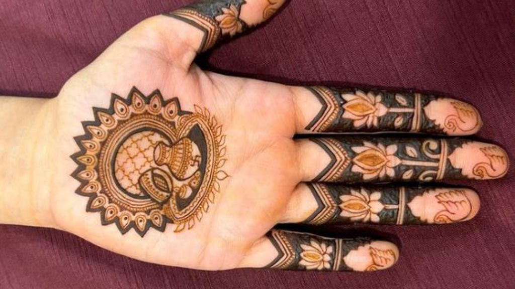 Karwa Chauth 2024 Mehndi Design