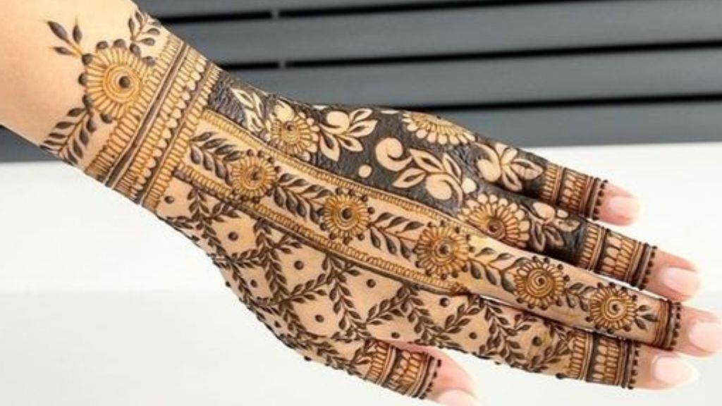 Back Hand Mehndi