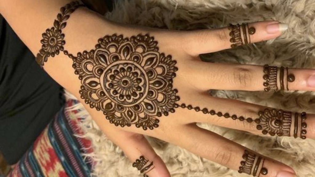 Back Hand Mehndi