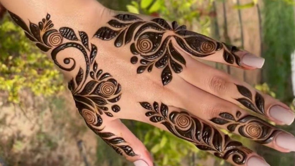 Simple Mehendi Designs