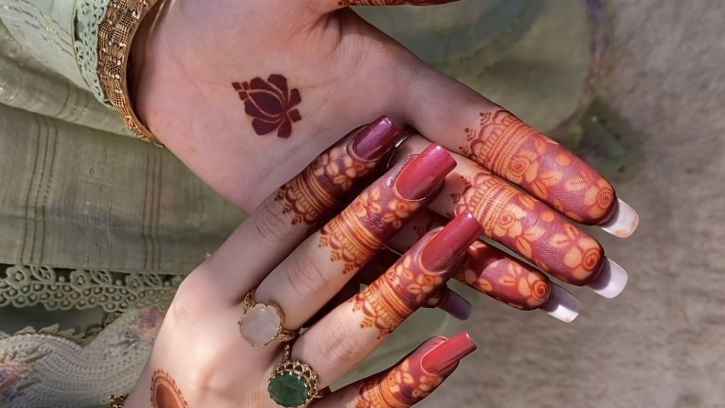 Simple Mehendi Designs