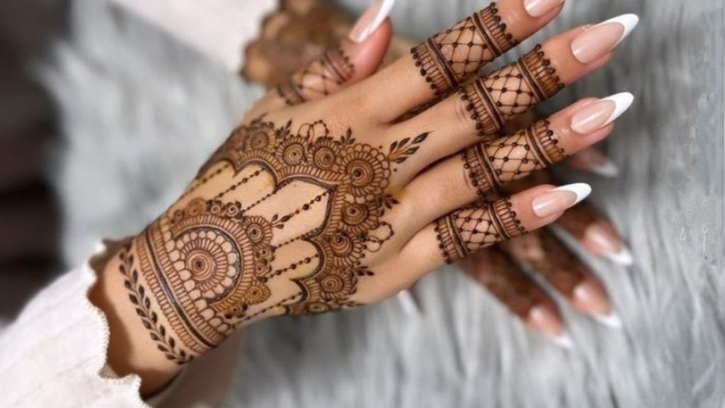 Simple Mehendi Designs